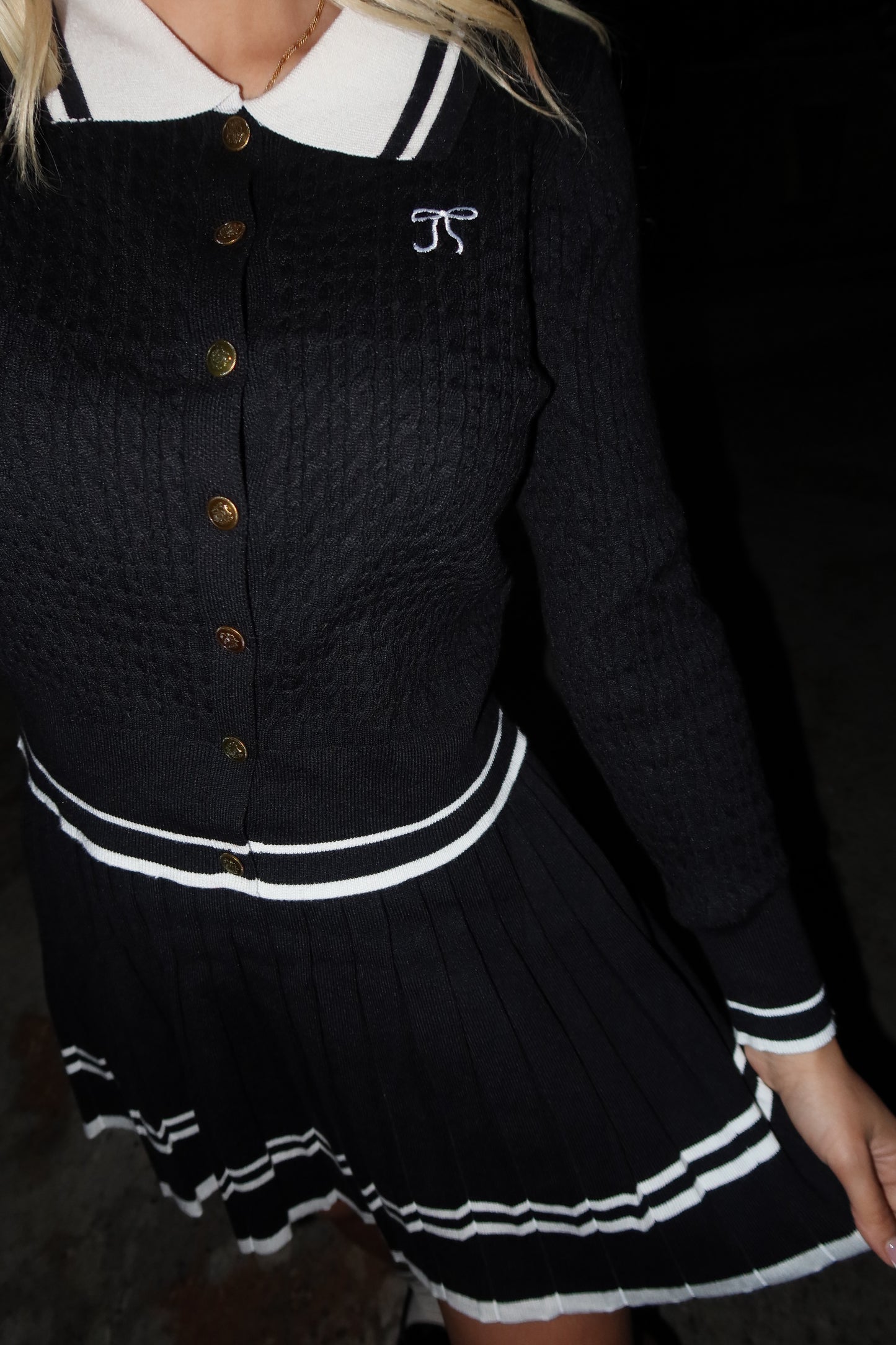 Tiffany Set – Πλεκτή Ζακέτα & Πλισέ Φούστα