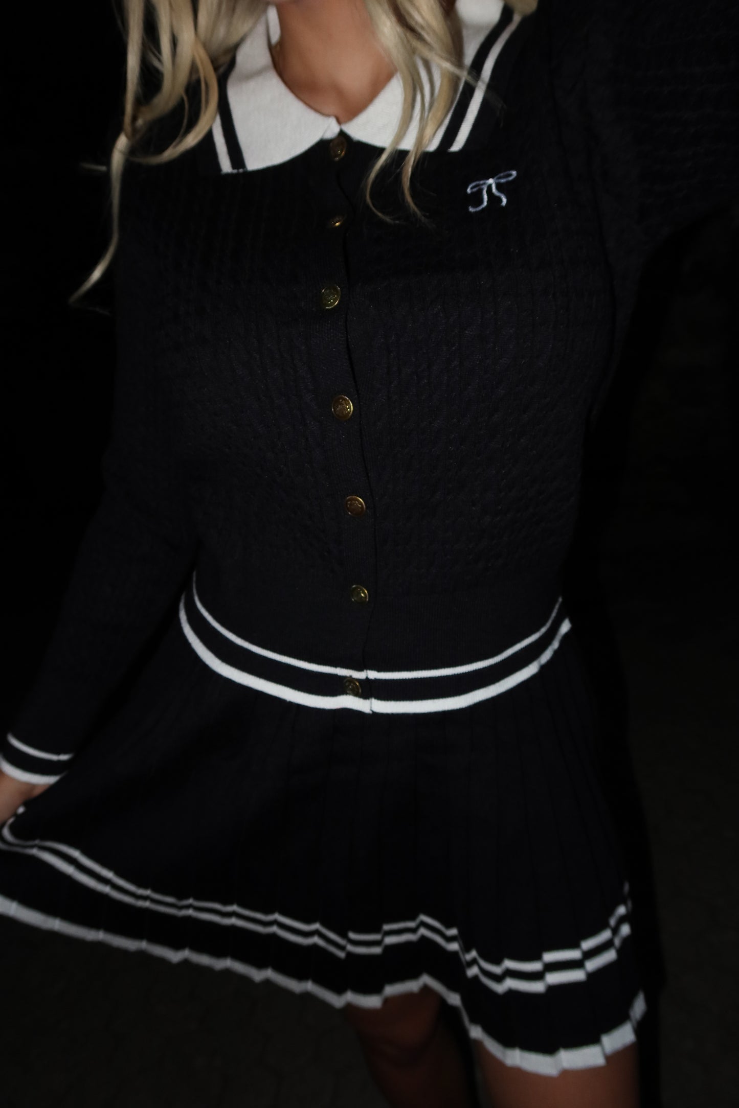 Tiffany Set – Πλεκτή Ζακέτα & Πλισέ Φούστα