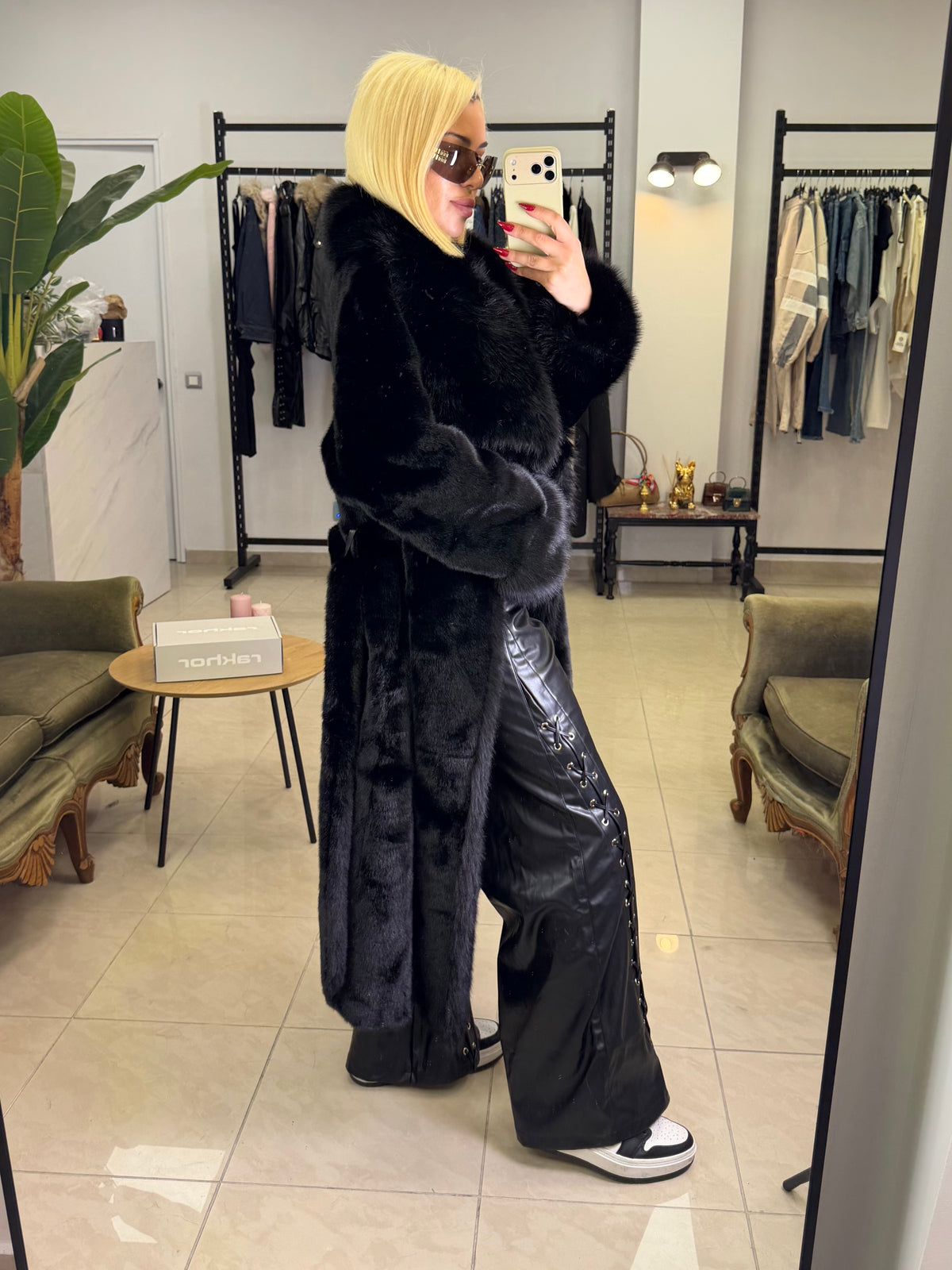 THE EMPRESS – Luxury Faux Fur Coat